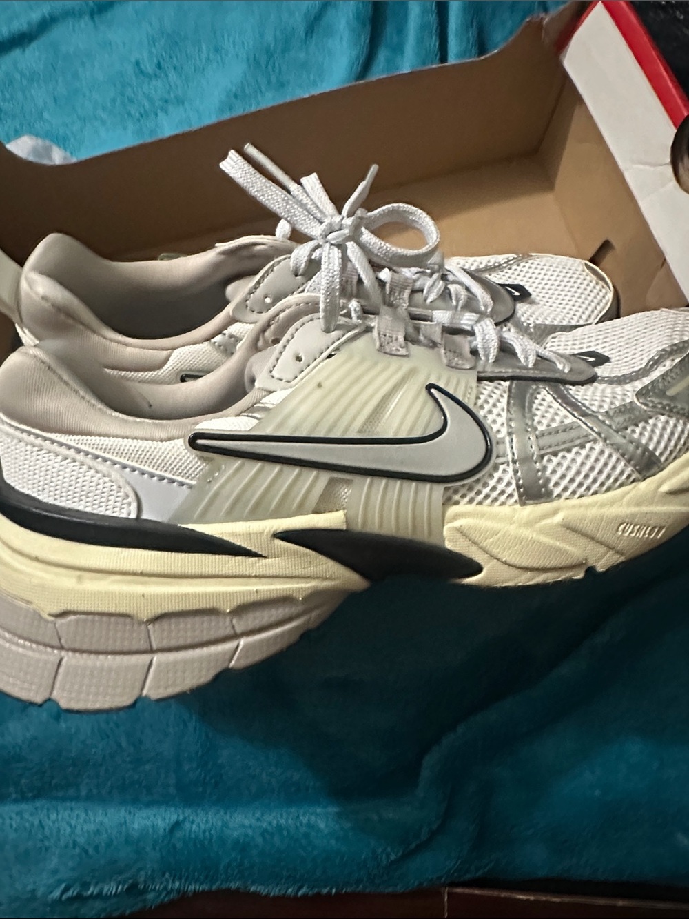 Nike V2K Run Sneaker